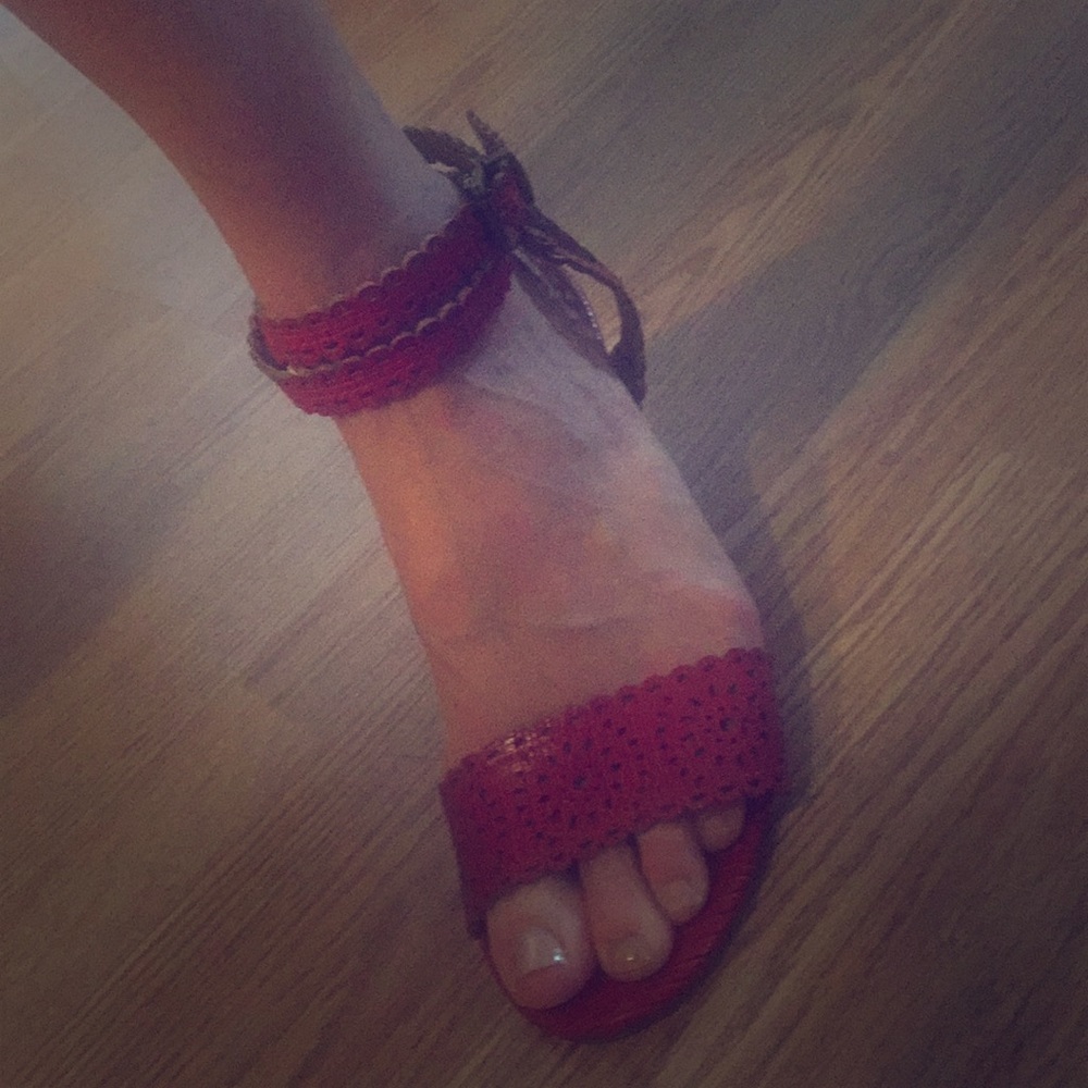 Barely worn super cute wedge sandals!!